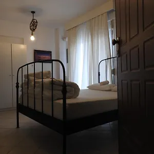 κάντε κράτηση εδώ